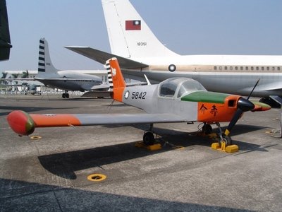 PL-1B 介壽號初級教練機