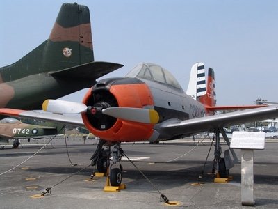 T-28A 啄木鳥式教練機