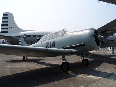 AT-6 德州佬式戰鬥教練機