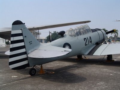 AT-6 德州佬式戰鬥教練機