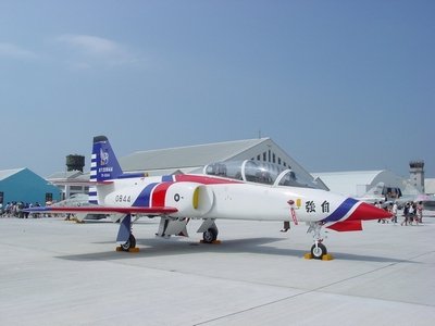 AT-3 自強號教練攻擊機