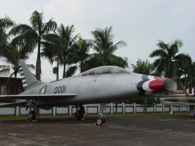 F-100F 超級軍刀式戰鬥教練機