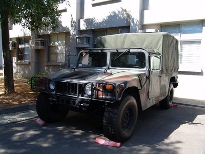 悍馬車 HUMVEE