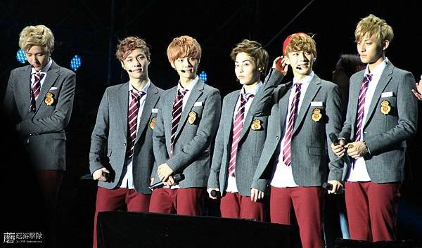 131001_exo-m_Music-Festival_07