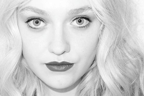 New-Dakota-Fanning-Photoshoot-with-Terry-Richardson-dakota-fanning-26647426-1280-855