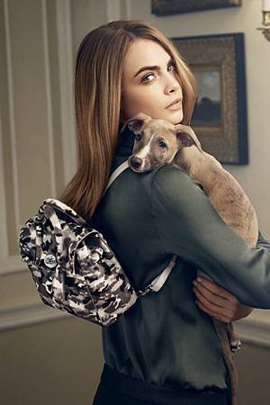 thefemin-cara-delevingne-mulberry-02-700x1052