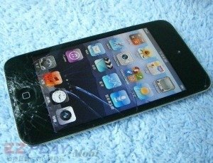 iPod Touch 4面板破裂，連液晶也必須更換！1