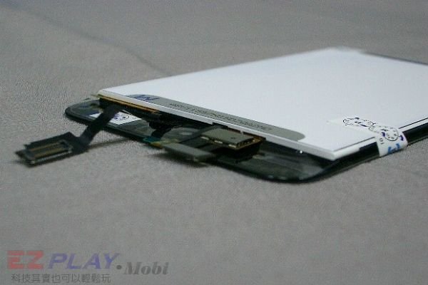 iPod Touch 4面板破裂，連液晶也必須更換！6