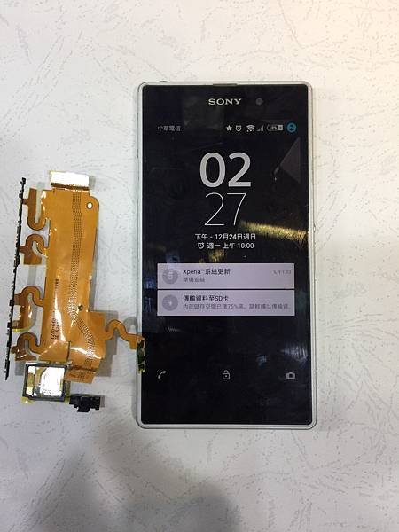 SONY Z1手機維修_更換開機音量排線04.jpg