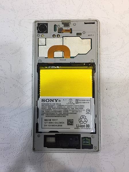 SONY Z1手機維修_更換開機音量排線02.jpg