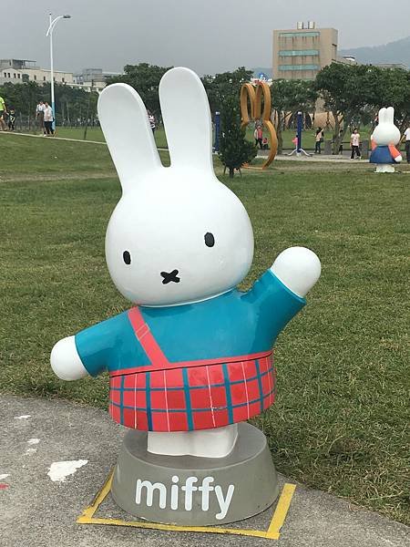 八里左岸