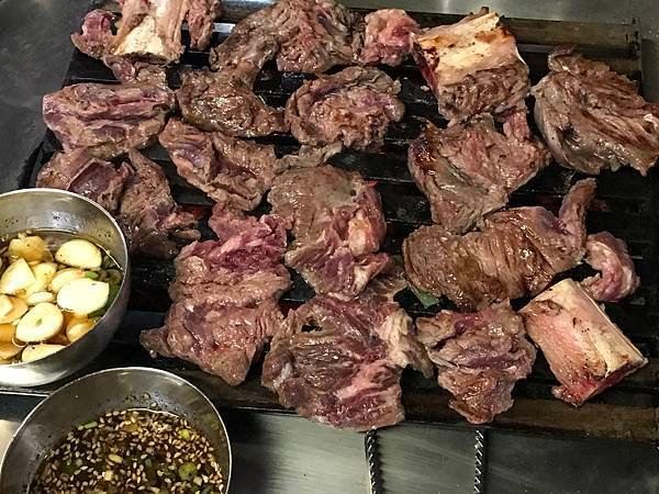 新村站著吃韓牛