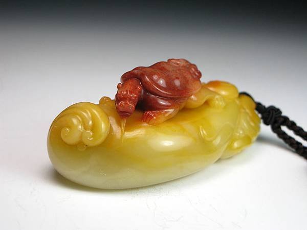 三色芙蓉巧雕龍龜把件-3
