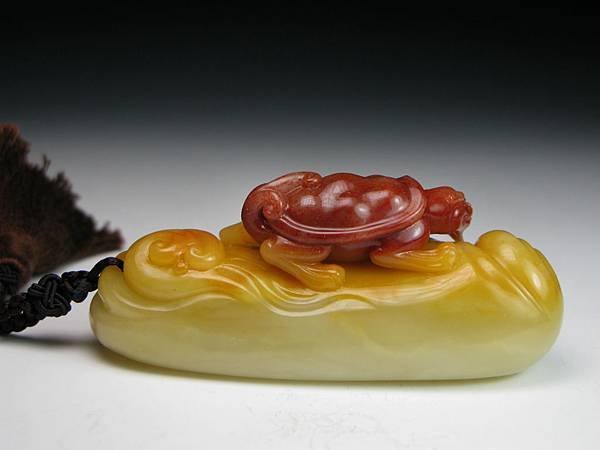 三色芙蓉巧雕龍龜把件-8