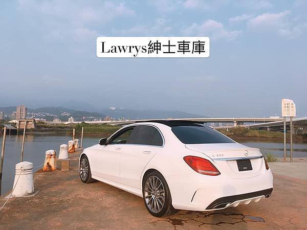 Lawrys紳士車庫2.jpg