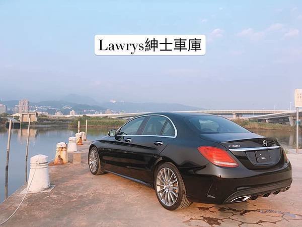 Lawrys紳士車庫2.jpg