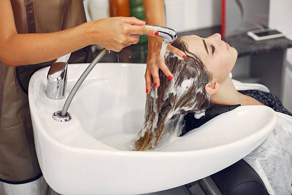 woman-washing-head-hairsalon_1157-27180.jpg