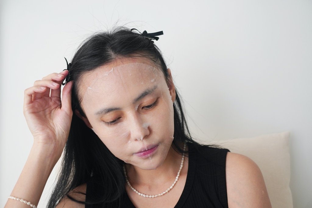 陪伴我兩年，依舊愛不釋手，尤其「蜂皇肌密精華油」無敵欠買 ＠
