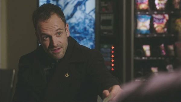 福爾摩斯：演繹法.Elementary.S02E10.Tremors.720p.HDTV.X264[(060452)12-11-19]