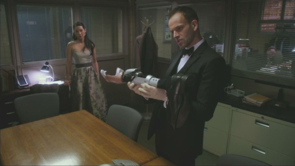 福爾摩斯：演繹法.Elementary.S02E13.All.In.The.Family.720p.HDTV.x264[(002153)13-22-54]