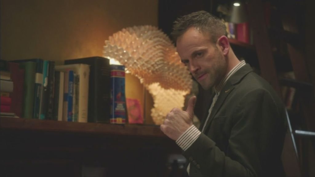 福爾摩斯：演繹法.Elementary.S02E15.Corpse.De.Ballet.720p.HDTV.X264[(057575)18-42-49]