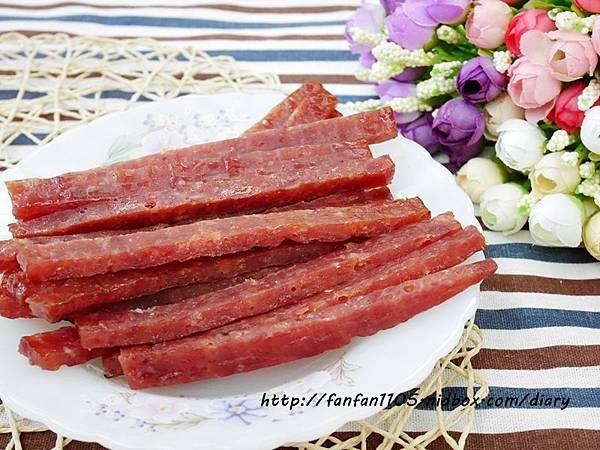 【伴手禮推薦】宅配肉鬆 集翔肉乾肉鬆 蜜汁豬肉條 泰式檸檬豬肉乾 杏仁脆片海苔捲 海苔捲肉紙 (9).JPG