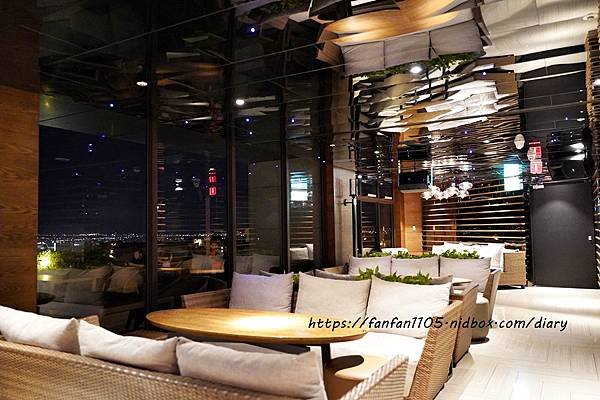 【宜蘭星空酒吧】THE ROOF 190 觀景台 #百萬夜景 #羅東夜景 #羅東酒吧 #羅東美食 #羅東約會餐廳 (3).JPG