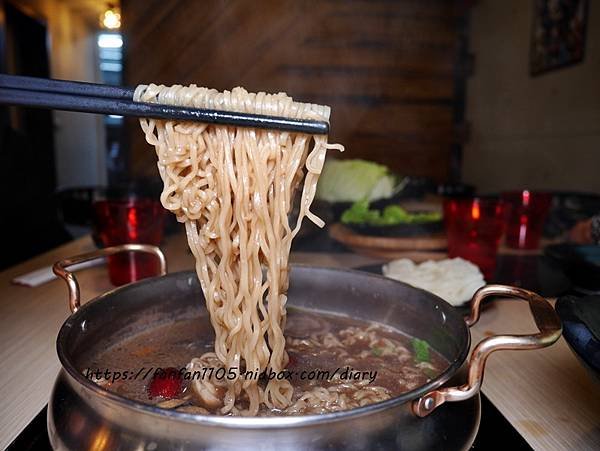 【汐止火鍋】肉饕涮涮屋 嚴選肉品 真材實料 必點 #叻沙鍋 #養生藥膳鍋 (22).JPG