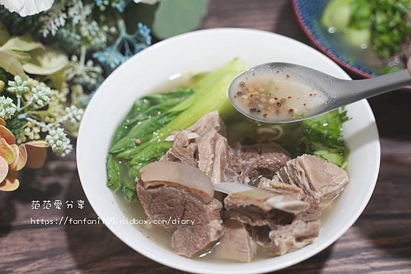 過年圍爐鍋物推薦【鄉野羊肉爐】藥膳+清燉+胡椒 3種口味一次滿足 #宅配進補火鍋開箱  #冬日進補鍋物分享 (14).JPG