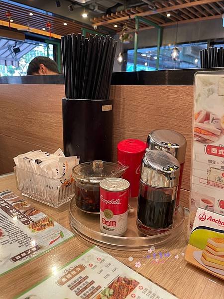 [香港]&lt;吃-Food&gt; 源記餐廳 平價連鎖茶餐廳 豐盛的港