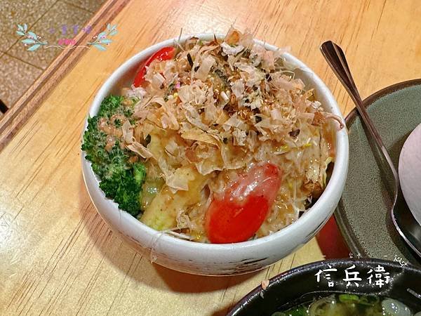 [台中]吃-Food 信兵衛 超浮誇日式丼飯 一秒到日本