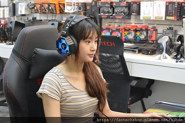 8-5FANTECH-USBHEADSET-123.jpg