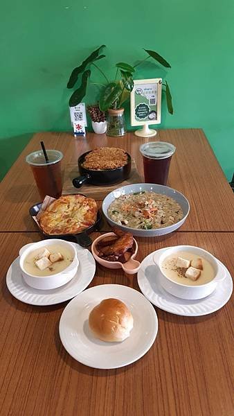 文心中清站-曉明女中附近的義大利麵輕食店-青食義大利麵 ｜燉