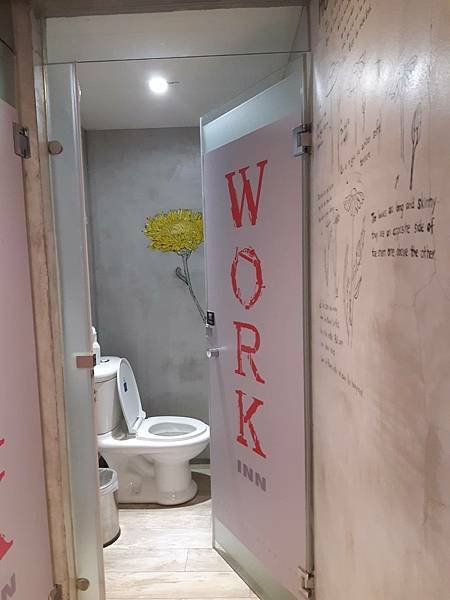 台北車站M8出口旁-平價輕旅WORK HOSTEL