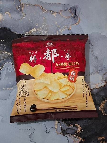湖池屋洋芋片-松露鹽洋芋片、九州醬油洋芋片