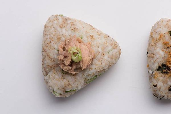 【厚生廚房】上班族必看! 辦公室午餐輕食便當 (鮪魚紅藜飯團)