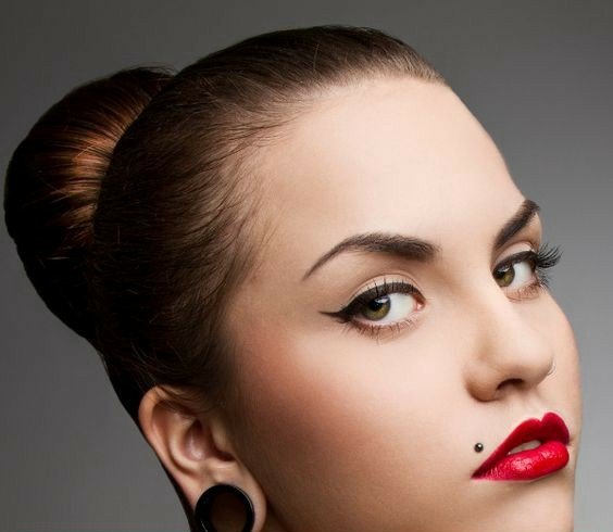 Madonna Piercing.jpg