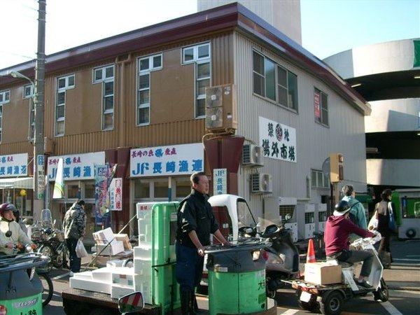 築地市場外忙碌的店家