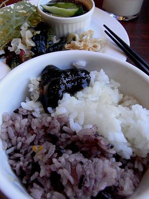 最後一日的早餐，決定用白飯配海苔醬