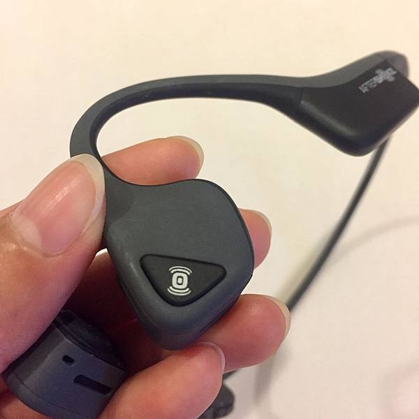 運動新玩意兒!戴耳機再也不痛的AfterShokz骨傳導藍牙運動耳機Trekz Air AS650!【丁小羽開箱篇】