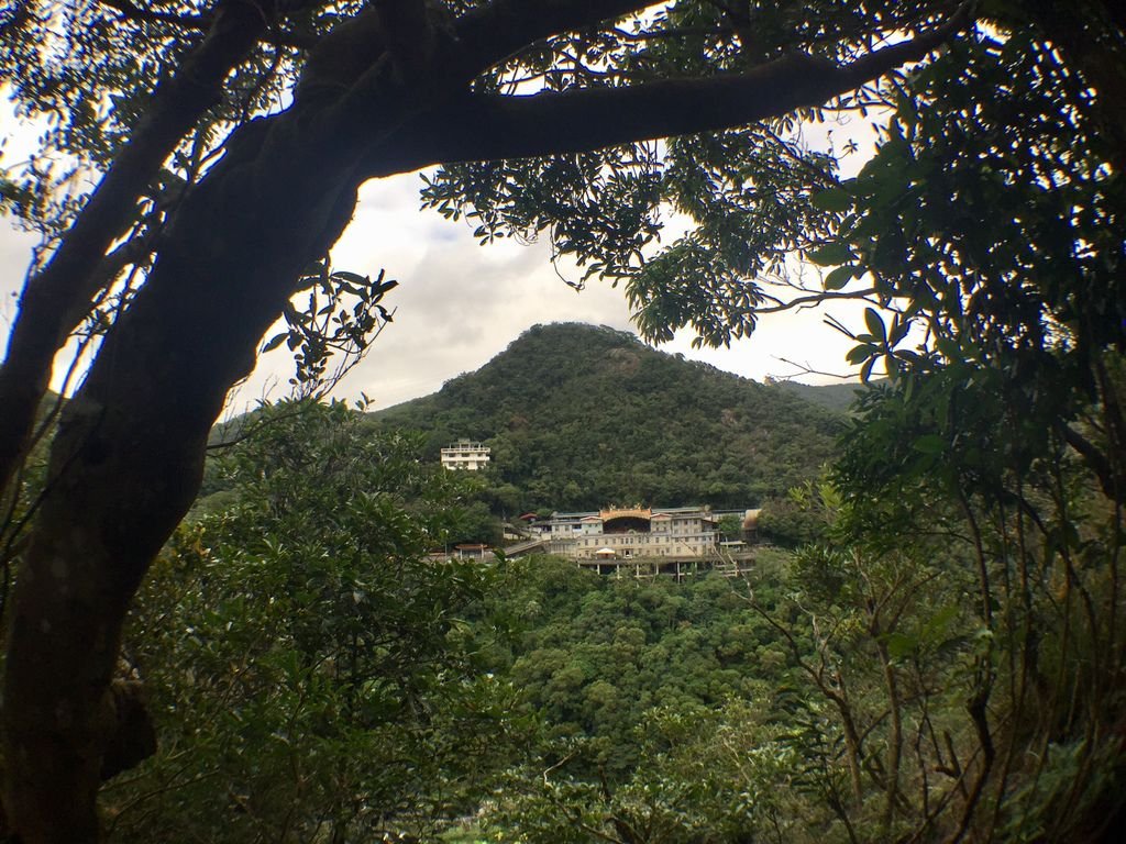 台北登山-鯉魚山圓覺寺環狀步道(下)-鯉魚山步道!捷運大湖公園超可愛小人國景觀【丁小羽登山篇】