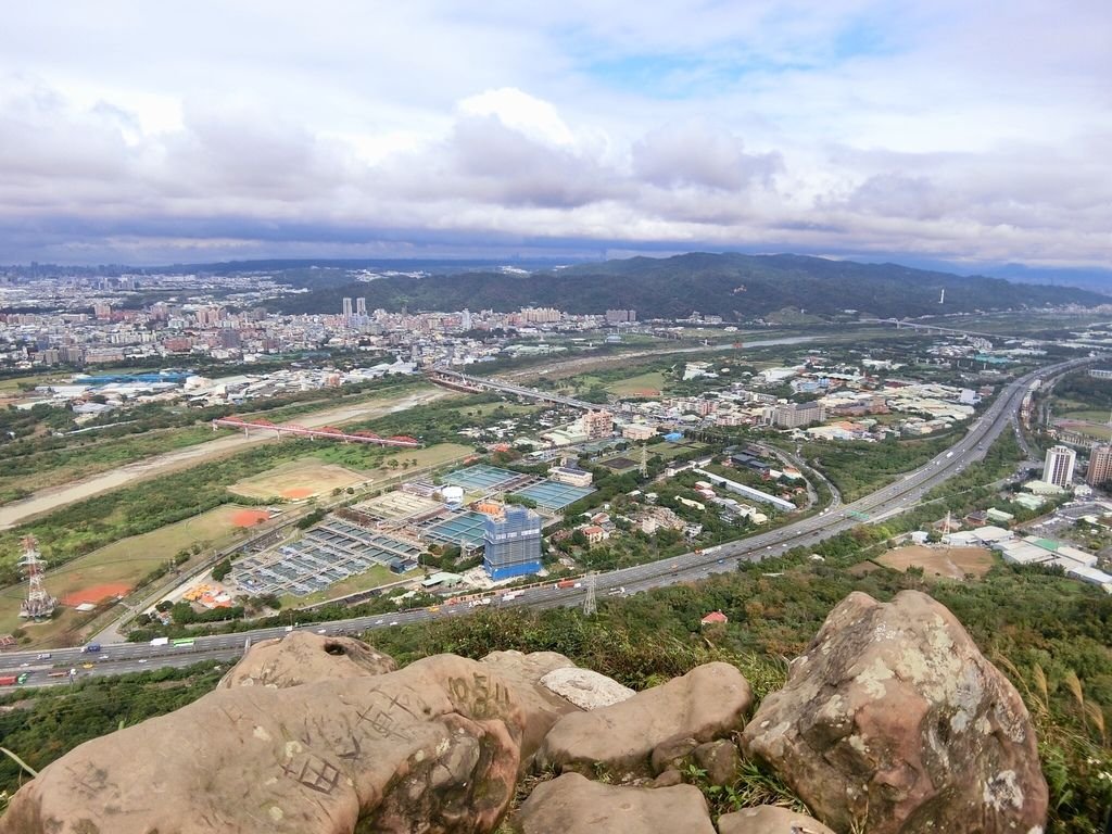 新北三峽登山-鳶山登山步道-三峽老街一覽無遺美景+夜景【丁小羽登山篇】