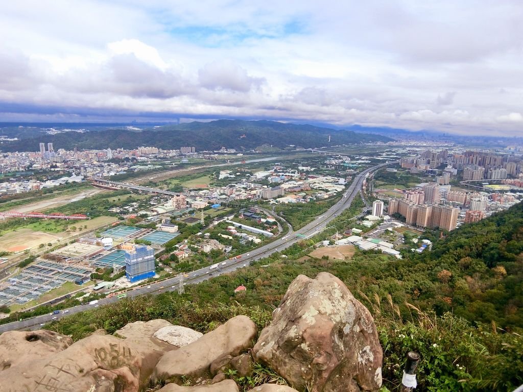 新北三峽登山-鳶山登山步道-三峽老街一覽無遺美景+夜景【丁小羽登山篇】