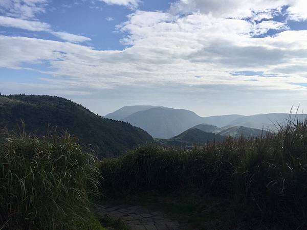 台北登山-台北市第一高峰-七星山主峰東峰!夢幻湖生態步道【丁小羽登山篇】