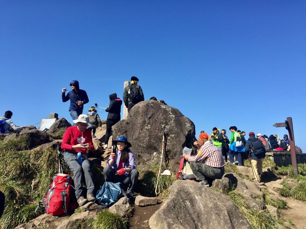 台北登山-台北市第一高峰-七星山主峰東峰!夢幻湖生態步道【丁小羽登山篇】