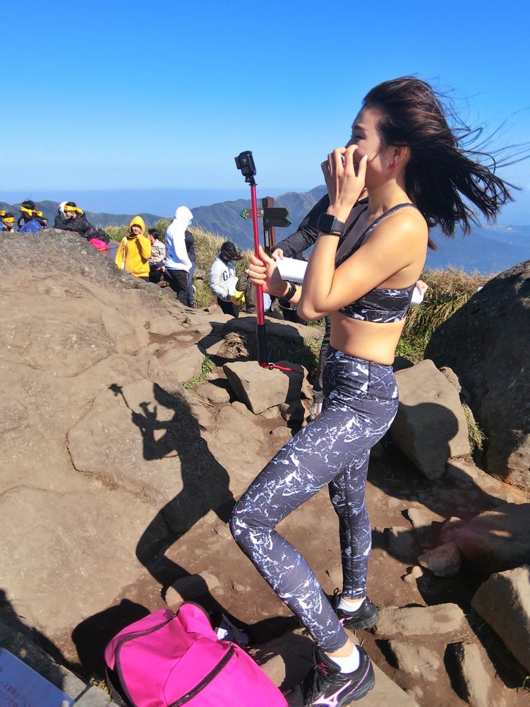 台北登山-台北市第一高峰-七星山主峰東峰!夢幻湖生態步道【丁小羽登山篇】