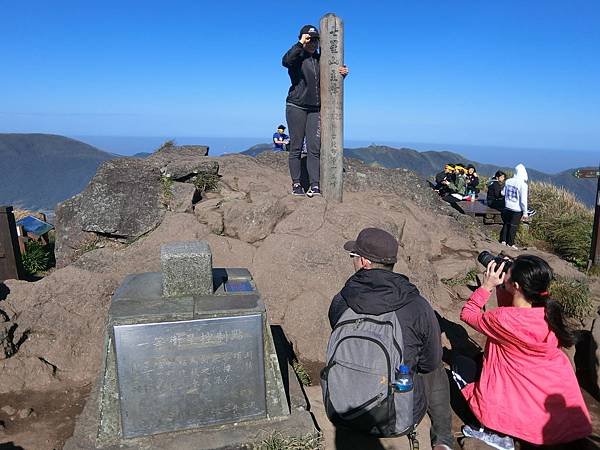 台北登山-台北市第一高峰-七星山主峰東峰!夢幻湖生態步道【丁小羽登山篇】