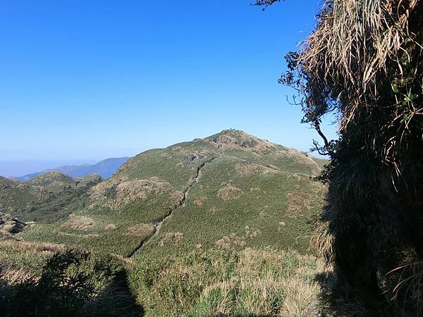 台北登山-台北市第一高峰-七星山主峰東峰!夢幻湖生態步道【丁小羽登山篇】