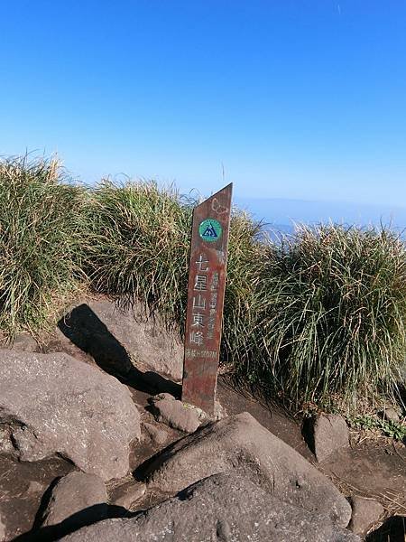 台北登山-台北市第一高峰-七星山主峰東峰!夢幻湖生態步道【丁小羽登山篇】