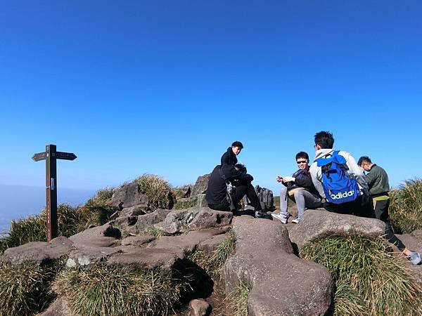 台北登山-台北市第一高峰-七星山主峰東峰!夢幻湖生態步道【丁小羽登山篇】